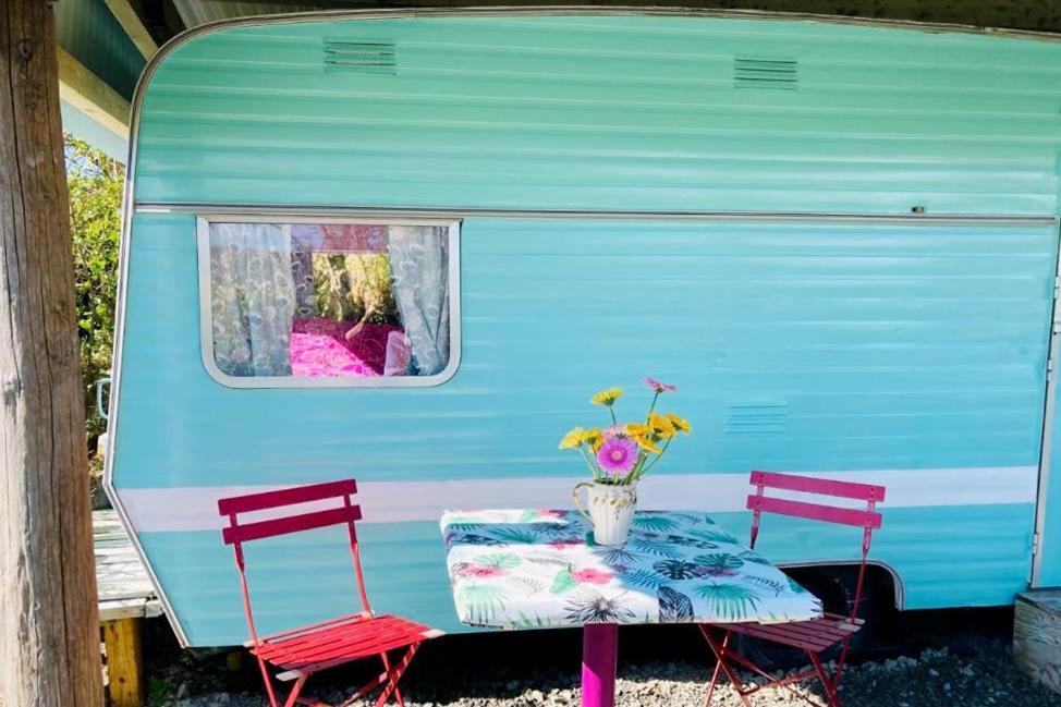 Hotel Retro Caravans At Valentia Island Escape Chapeltown Exteriér fotografie